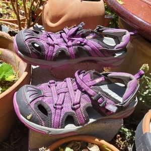 Ahnu Water 💧 Hiking 🏃‍♀️ Shoe in Magenta sz 7